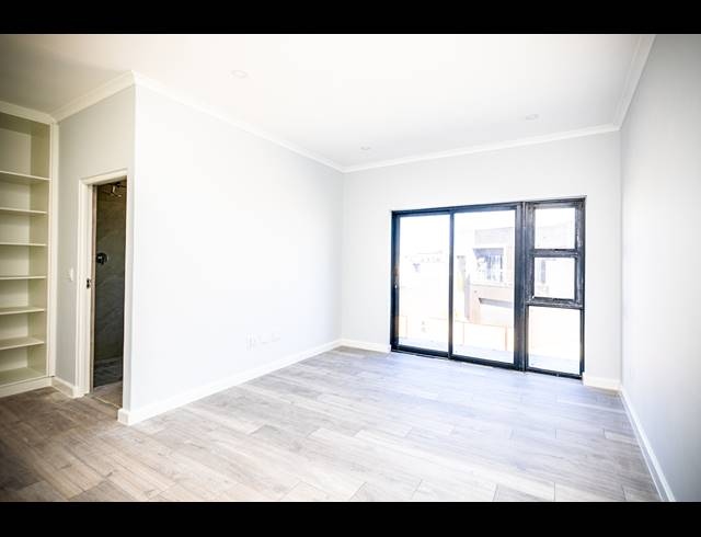4 BEDROOM FREEHOLD FOR SALE IN SANDOWN